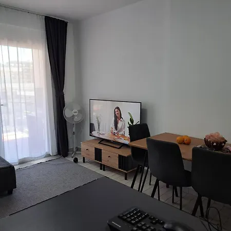 Oaza Bregdetare Apartment *
